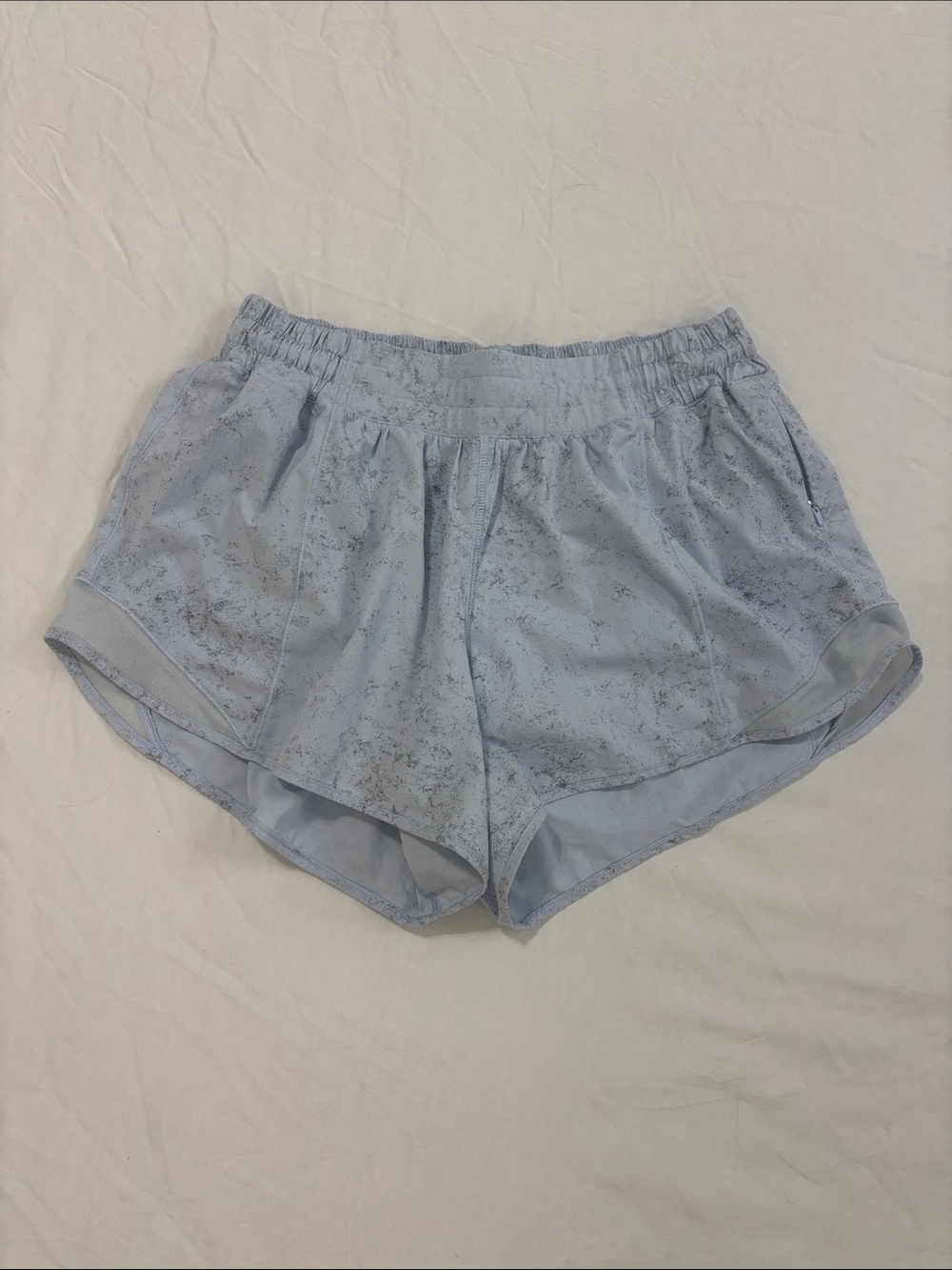 Lululemon Women’s Hotty Hot LR Lined Short 4” in Gravel Dust Pastel Blue Multi